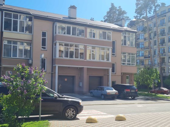 1 кімнатна квартира з гаражем в Бучі Буча