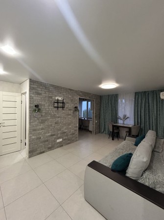 Продається сучасна 3-кімнатна квартира в центрі міста! - фото 1