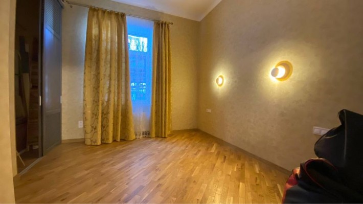 Продається елітна квартира в центрі .Парк.Озеро.Австрійський люкс. - фото 1