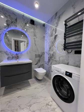 Продаж 2к квартири в центрі міста, вигляд на парк. Новий ремонт - фото 1