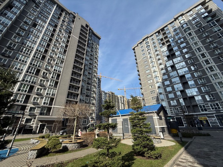 Продаж просторої квартири з частковим ремонтом - фото 1