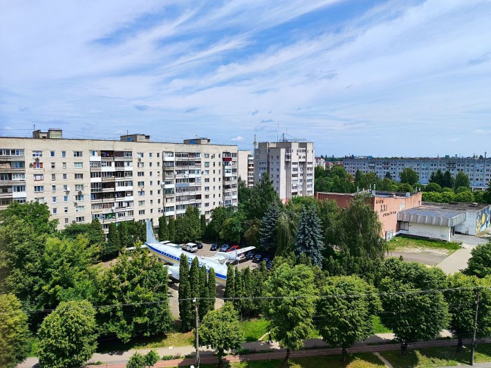 Видова 3-кім. квартира на Молоді (навпроти літака)! - фото 1