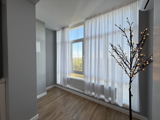 Велика квартира з ремонтом, новий ремонт, газ! Буча