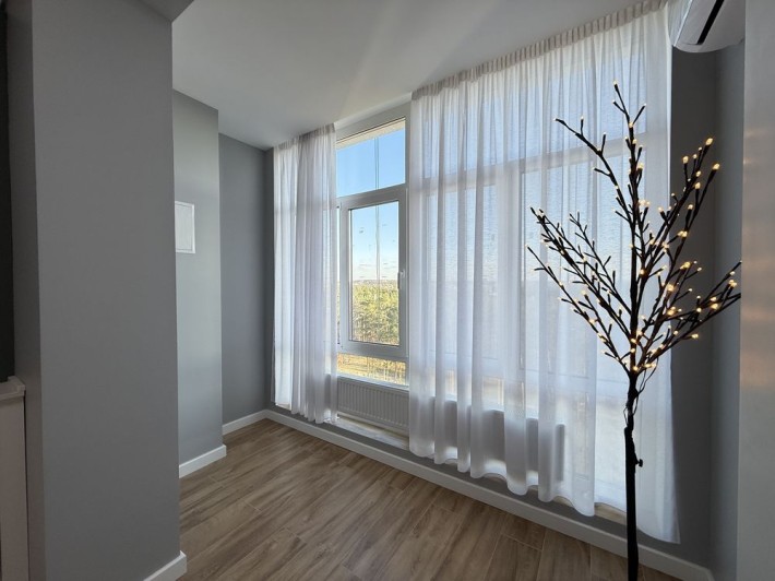 Велика квартира з ремонтом, новий ремонт, газ! - фото 1