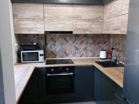 Продам Трехкомнатную Квартиру по ул В.Матусевича ,возле парка Юбилейны Кривий Ріг