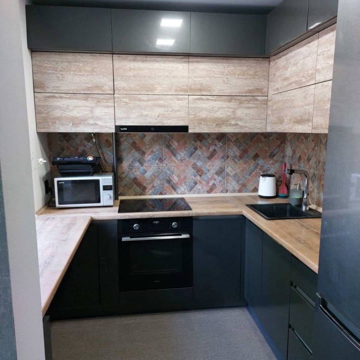 Продам Трехкомнатную Квартиру по ул В.Матусевича ,возле парка Юбилейны - фото 1