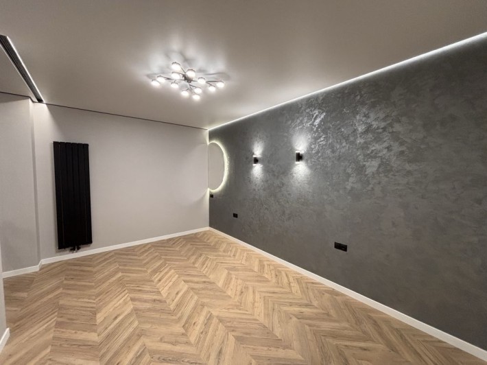 ТЕРМІНОВО 2 кімнатна квартра в центрі - фото 1