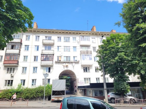 2к. ЦЕНТР / ЦУМ !вул. Винниченка! 3/5ц, 43м2, стелі високі 2.70! Луцк