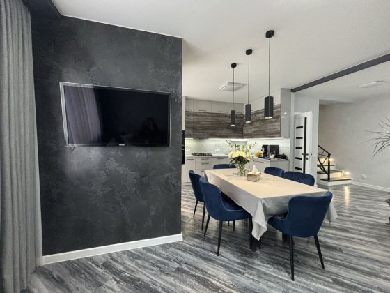 Євро3кімнатна квартира з якісними меблями, технікою Буча