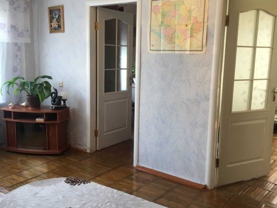 Продам 4-х комнатную квартиру в центре города от хозяина с мебелью Кременчуг