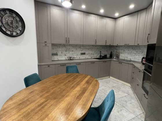 Велика 3к квартира з дизайнерським ремонтом поруч ТРЦ “Авенір Плаза” Буча