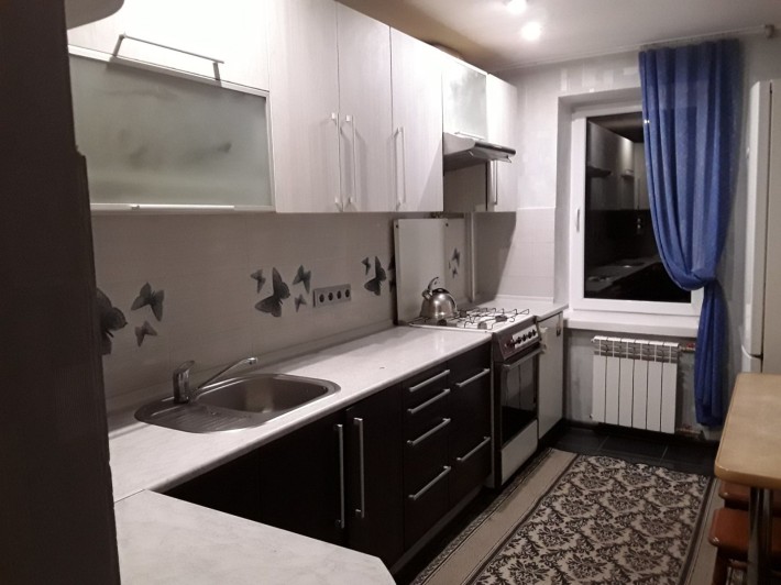 Продаю в Луцьку простору 3 кімнатну квартиру - фото 1