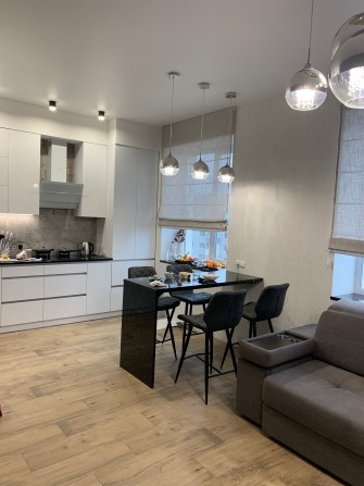 Новобудова, автономне опалення центр ,сучасний ремонт, меблі техніка - фото 1