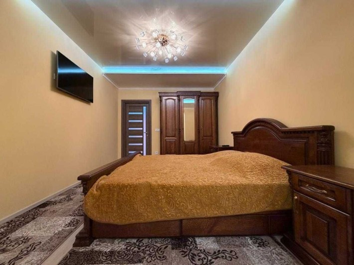 Продається простора 3-кімнатна квартира в обжитій новобудові - фото 1