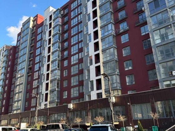 Двокімнатна центр кухня студія видова поруч ратуша та парк продам 2кім Ивано-Франковск