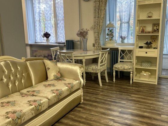 Продам 2-х кім. квартиру в центрі по Коцюбинського готель Кремінь Кременчуг