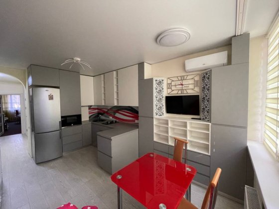 Продам хорошу 2к квартиру на середньому поверсі. Ирпень