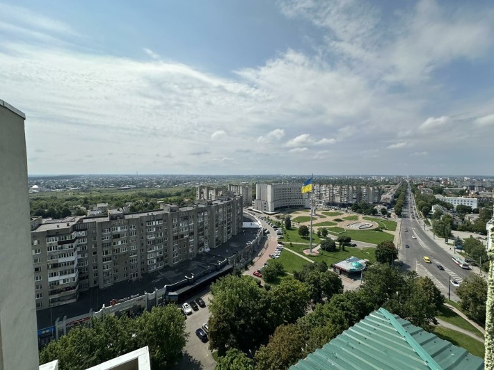 4-кімнатна квартира в центрі міста з панорамним видом ,2-рівнева, 100м - фото 1