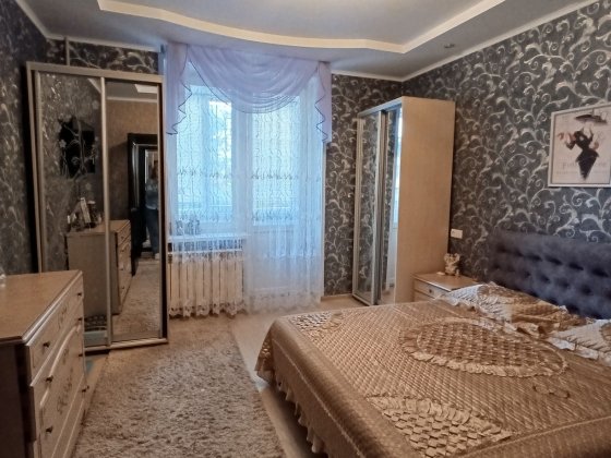 Продам 2 кімнатна Сталінка на 98 кварталі Гагарін Mall Кривой Рог