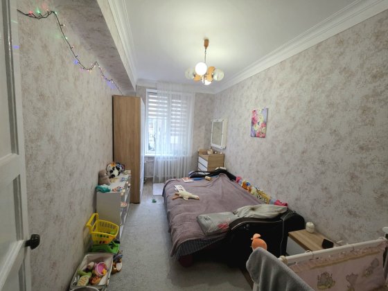 2 комнатная сталинка 96 квартал по. Гагарина (Университетский), 15 Кривой Рог