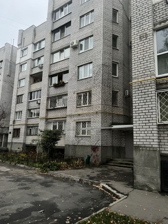 Продам в центрі міста 2-х кімнатну квартиру - фото 1