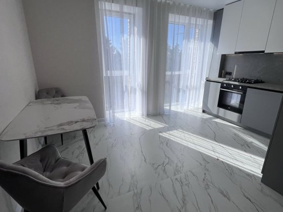 Видова 2к квартира в центрі міста . Парк Правика Ірпінь