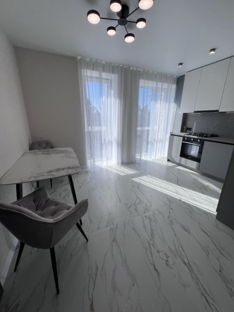 Видова 2к квартира в центрі міста . Парк Правика - фото 1