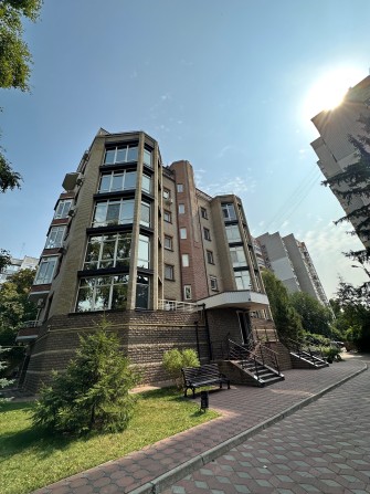 Продаж  4 кім кв в 2 рівнях та гараж 51 м2 , центр, паркова зона - фото 1