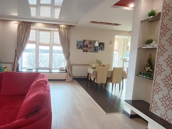 Продається  простора 3 кімнатна з євроремонтом Кременчуг