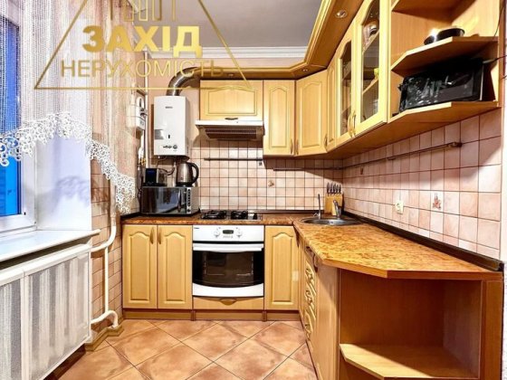 3 кімнатна неподалік Центру 2 поверх Луцк