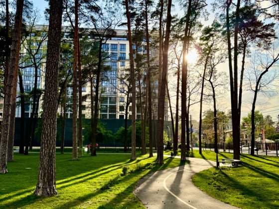 Простора двокімнатна квартира з видом на парк в центрі міста Ірпінь