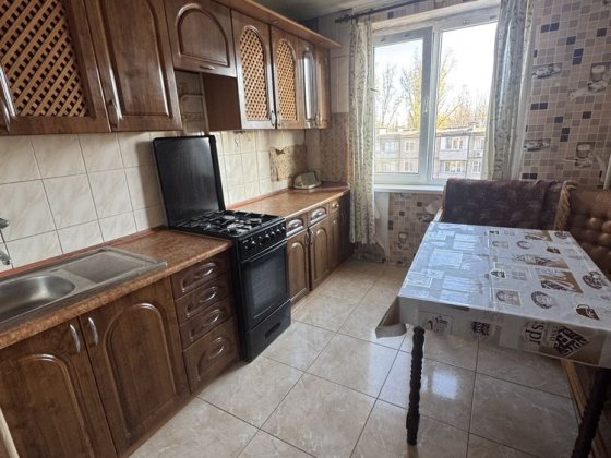 Продам 3-кімнатну квартиру на Дружбі(вул. Романа Рибалки) від власника Кривий Ріг