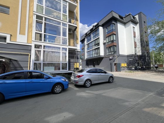 Двухкомнатная с НОВЫМ ремонтом возле парка Покровский! Кухня 23м2! Ірпінь