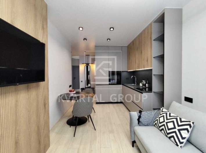 Дизайнерський ремонт. Євро трикімнатна квартира поряд з парком Центр. - фото 1