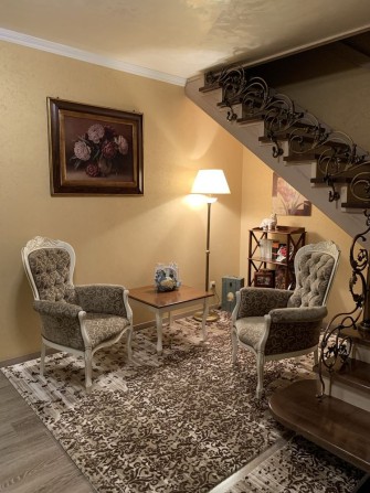 4-х кімнатна,двохрівнева кіартира в центрі Полтави - фото 1