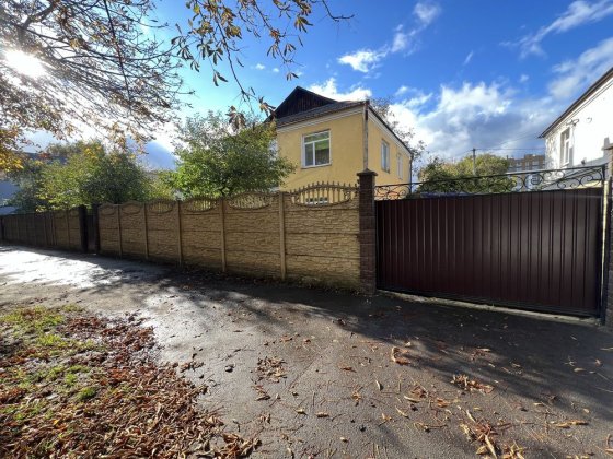 Квартира з земельною ділянкою, 1 поверх, центр , власник Луцк