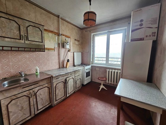 Трёхкомнатная квартира улучшенной планировки, ул. Украинская Кривой Рог
