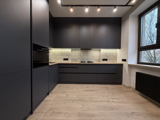 ЦУМ. Двокімнатна квартира з новим ремонтом. Не кутова. Укомплектована Полтава