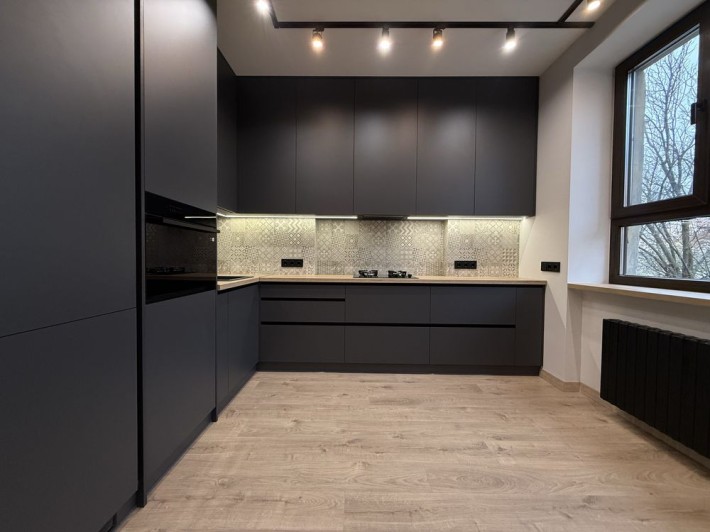 ЦУМ. Двокімнатна квартира з новим ремонтом. Не кутова. Укомплектована - фото 1