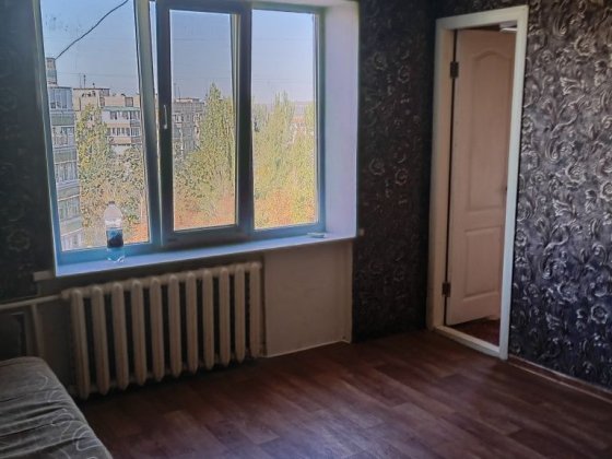 Продам 2-кімнатну квартиру на Вечірньому. Кривой Рог