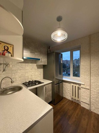 СВІЖЕНЬКА 1к квартира з ремонтом по кільцю в цегляному будинку - фото 1