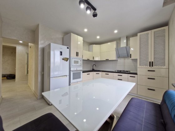 Продаж 3 кімнатної квартири на вул. Д.Іващенка Луцк