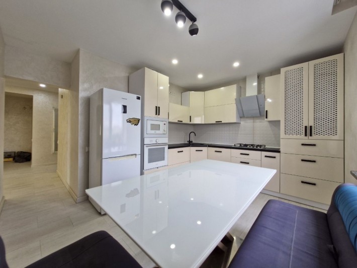 Продаж 3 кімнатної квартири на вул. Д.Іващенка - фото 1