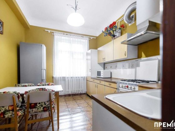 Продаж 2-кімнатна квартира "сталінка" ЦЕНТР МІСТА Ровно