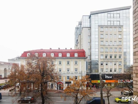 Ексклюзив! 2-кімнатна «Сталінка» у самісінькому Центрі! Ровно