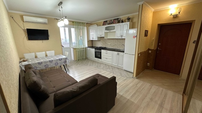 Продаж 2к в новобудові з ремонтом центр міста по вул.Соборності - фото 1