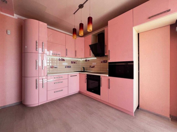 2-кімнатна квартира з ремонтом і терасою - фото 1