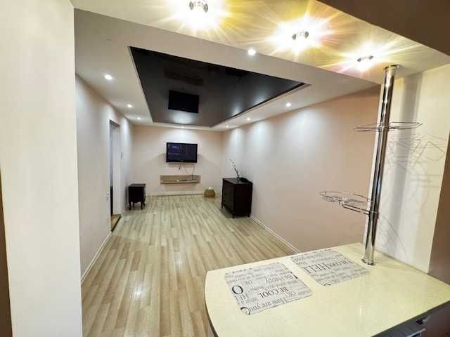 Продам двокімнатну квартиру 5 м-н Зарічний, по Бродвею. - фото 1