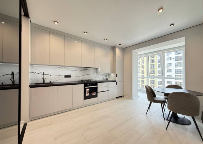 1-кімнатна ЖК,,На Щасливому" Нова.В наявності.  Є гардеробна!!! - фото 1