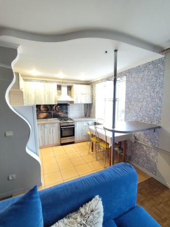 Продаж 3-кімн в Цегляному будинку з меблями і технікою - фото 1